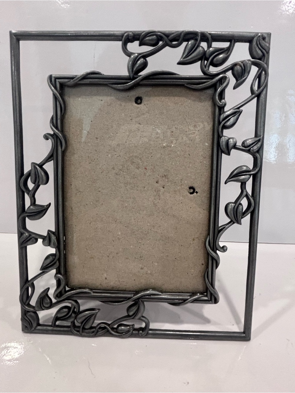 Decorative pewter tone cast metal vine leaf photo frame 4x6 tabletop wall hang